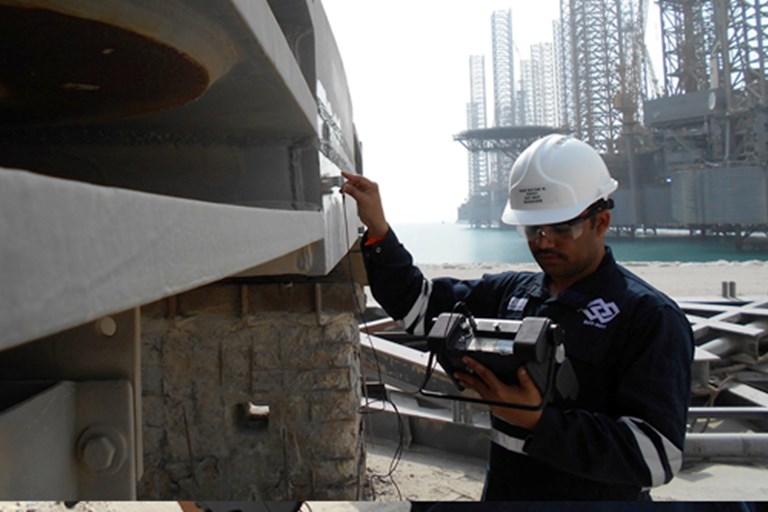 !Media!1869!Sst Panel Worker Liquid Testing Background